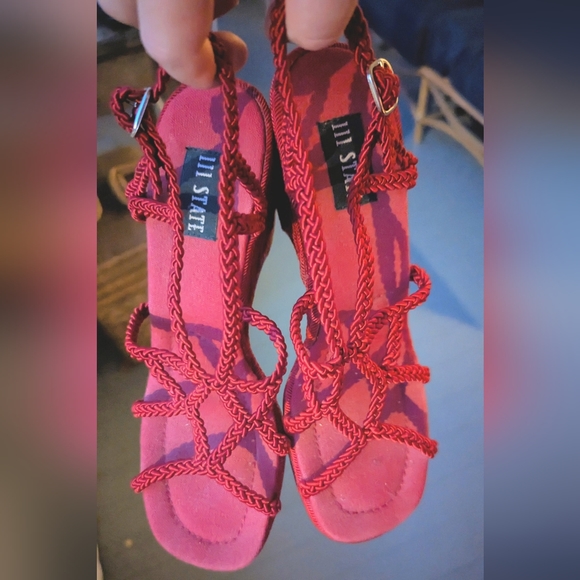 Red Wedges - Picture 4 of 7